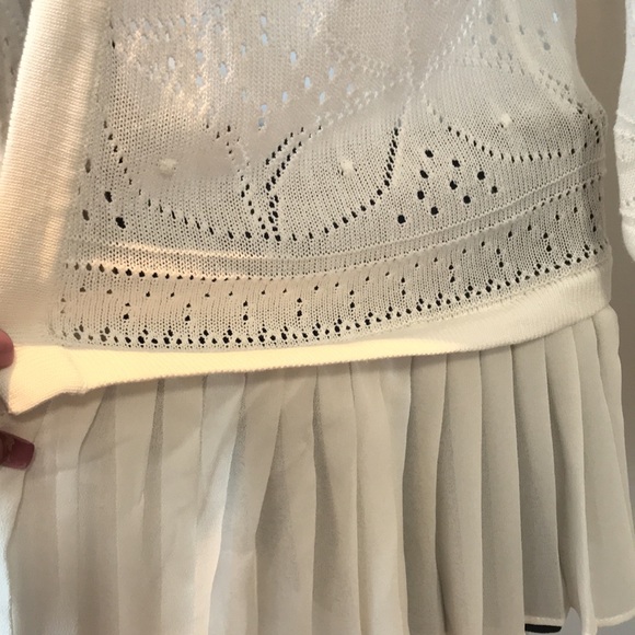 August silk flowing cardigan. Beautiful elegant design with pleated skirt bottom - Picture 3 of 6